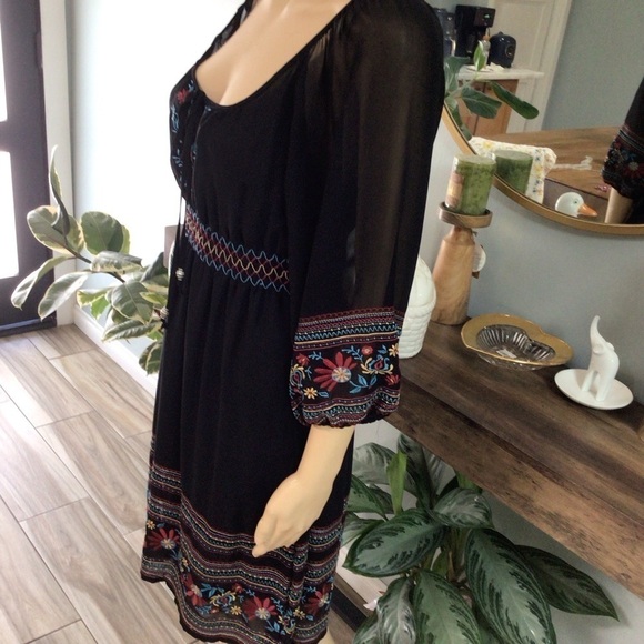 Flying tomato Black Embroidered Bell Sleeves Peasant Dress Size Medium - Picture 6 of 9